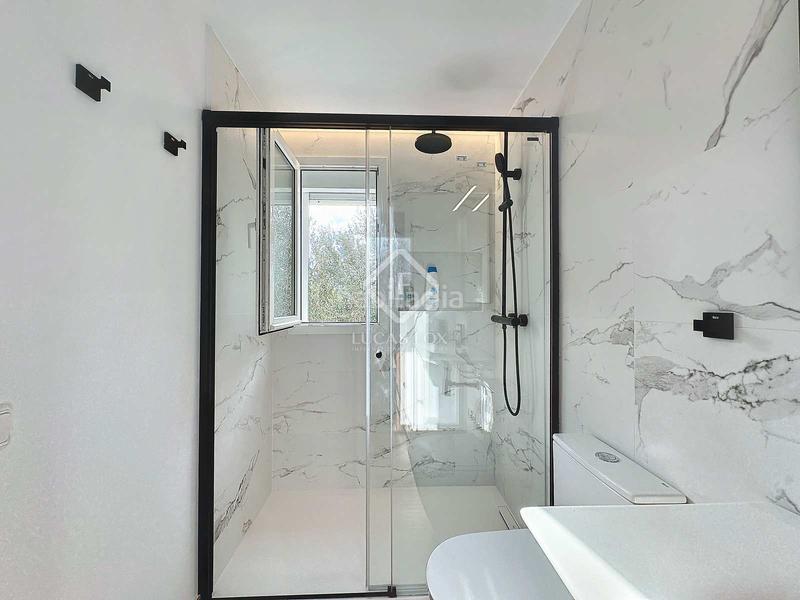 Foto ff098eea-78cc-40ec-af93-00ff72c9797d. Xalet amb calefacció aparcament piscina a Cala en Porter Alaior