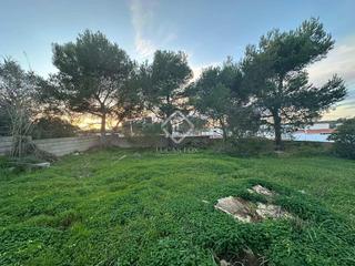 Fondo rustico in Cala en Porter. Parcela esquinera edificable en venta en el centro de calan port