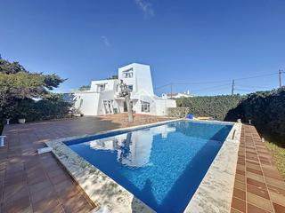 Xalet a Son Vilar-Trepucó. Villa de 8 dormitorios con licencia turística en venta en es cas