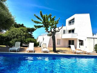 Xalet a Son Vilar-Trepucó. Villa de 8 dormitorios con licencia turística en venta en es cas
