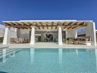 Chalet in Punta Grossa. Villa con piscina y vistas en venta en punta grossa, a pocos min