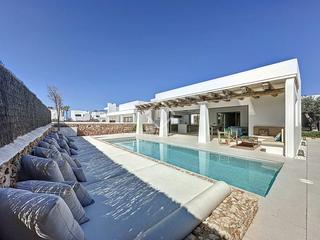 Xalet a Punta Grossa. Villa de obra nueva con piscina y vistas en venta en punta gross