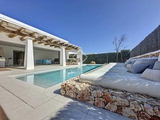 Xalet a Punta Grossa. Villa de obra nueva con piscina y vistas en venta en punta gross