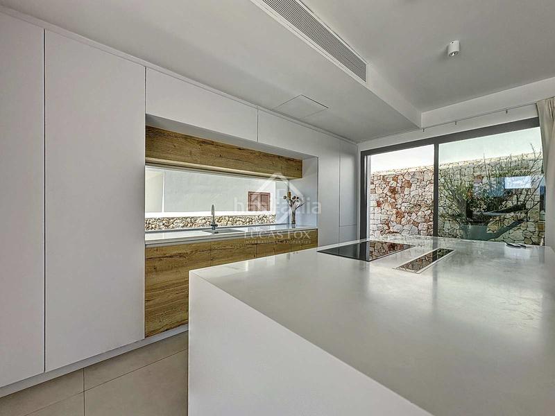 Foto d3be042b-560b-4384-90e3-91c3f863e0d0. Xalet amb calefacció aparcament piscina a Punta Grossa Es Mercadal