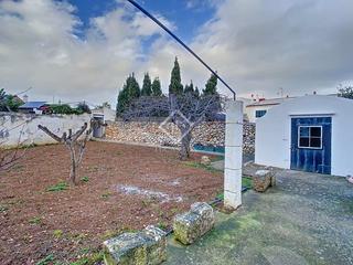 Xalet a Sant Lluís-S´Ullestrar-Torret. Casa de 4 dormitorios con huerto y terrazas en venta en sant llu