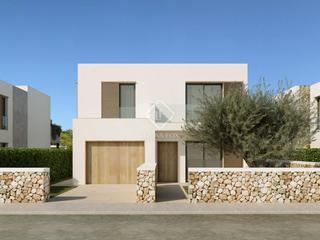 Chalet à Cala en Porter. Moderna villa de obra nueva con piscina privada, jardín y garaje