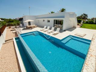 Xalet a Cala en Blanes. Preciosa villa de 4 dormitorios con licencia turística en venta