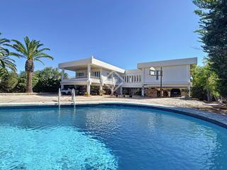 Xalet a Ciutadella. Estupenda villa de 6 dormitorios con piscina y licencia turstic