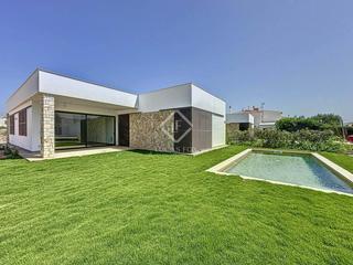 Xalet a Punta Grossa. Villa de obra nueva de 4 dormitorios con piscina en venta en pun