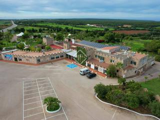 Mas à Ferreries poble. Estupendo complejo turístico y lúdicocomercial único con piscina