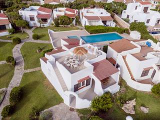 Lloguer Xalet a Cala d´En Bosch-Serpentona. Villa de 3 dormitorios en primera línea de mar en alquiler cap d