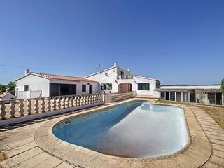 Bauernhof in Cala d´En Bosch-Serpentona. Casa rural de 6 dormitorios rodeada de naturaleza en venta en ci