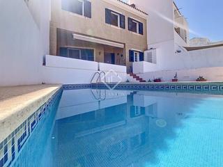 Chalet à Dalt Sant Joan-Plaça Eivissa. Casa adosada en excelentes condiciones de 4 dormitorios con pisc