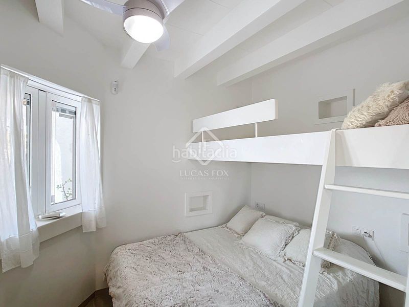 Foto 23aac6ad-5568-4357-8ead-ff842be060d4. Piso estupendo piso de 2 dormitorios, terraza, aparcamiento y licencia turística en venta en primera línea de mar en Cala Morell, ciuta en Ciutadella de Menorca
