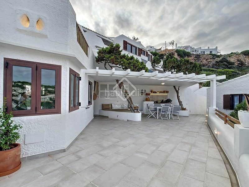 Foto 2a586a15-916c-4eaf-891e-1174dd888065. Piso estupendo piso de 2 dormitorios, terraza, aparcamiento y licencia turística en venta en primera línea de mar en Cala Morell, ciuta en Ciutadella de Menorca