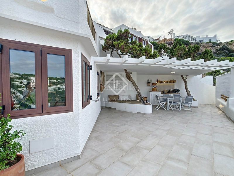 Foto 4fd96336-91aa-4b28-b492-116a54dd8d44. Piso estupendo piso de 2 dormitorios, terraza, aparcamiento y licencia turística en venta en primera línea de mar en Cala Morell, ciuta en Ciutadella de Menorca