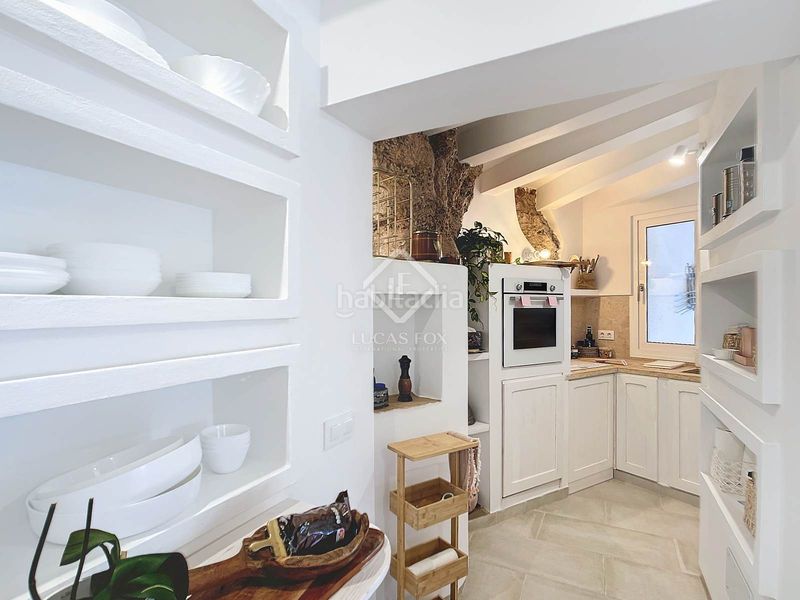 Foto 80b63136-4529-4c9b-bb93-d93426a098d3. Piso estupendo piso de 2 dormitorios, terraza, aparcamiento y licencia turística en venta en primera línea de mar en Cala Morell, ciuta en Ciutadella de Menorca
