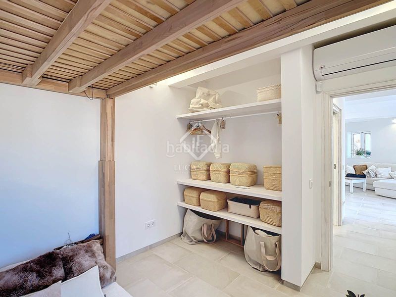 Foto ab1db054-b695-4a9b-b16c-adca1542da71. Piso estupendo piso de 2 dormitorios, terraza, aparcamiento y licencia turística en venta en primera línea de mar en Cala Morell, ciuta en Ciutadella de Menorca