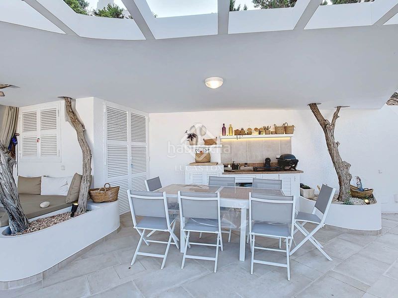 Foto abc63a11-0001-4e7b-a0f8-dd6fbbf0efa2. Piso estupendo piso de 2 dormitorios, terraza, aparcamiento y licencia turística en venta en primera línea de mar en Cala Morell, ciuta en Ciutadella de Menorca