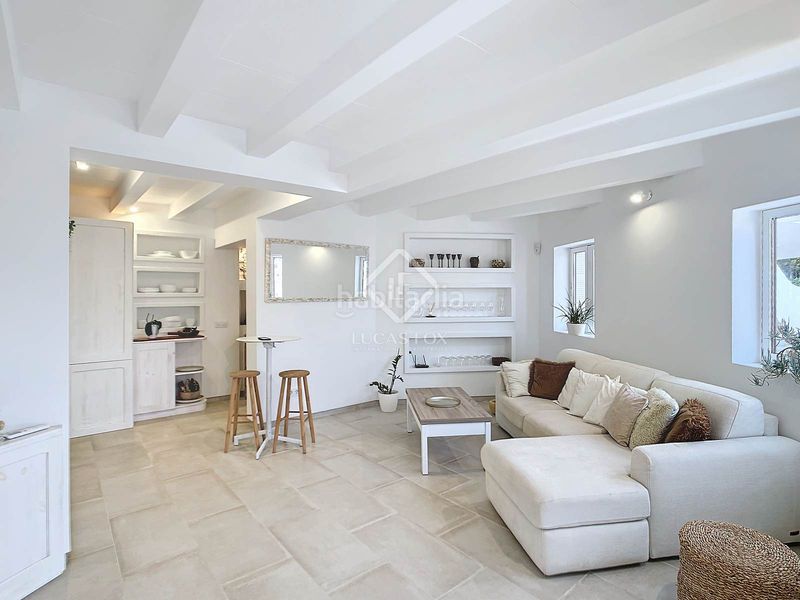 Foto aec7b2aa-c601-4469-bba3-81fde8ead2c7. Piso estupendo piso de 2 dormitorios, terraza, aparcamiento y licencia turística en venta en primera línea de mar en Cala Morell, ciuta en Ciutadella de Menorca