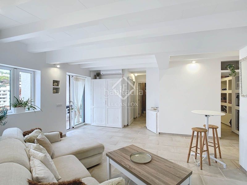 Foto d2c642c9-2e6a-40a0-bc15-1b8a03d4921f. Piso estupendo piso de 2 dormitorios, terraza, aparcamiento y licencia turística en venta en primera línea de mar en Cala Morell, ciuta en Ciutadella de Menorca