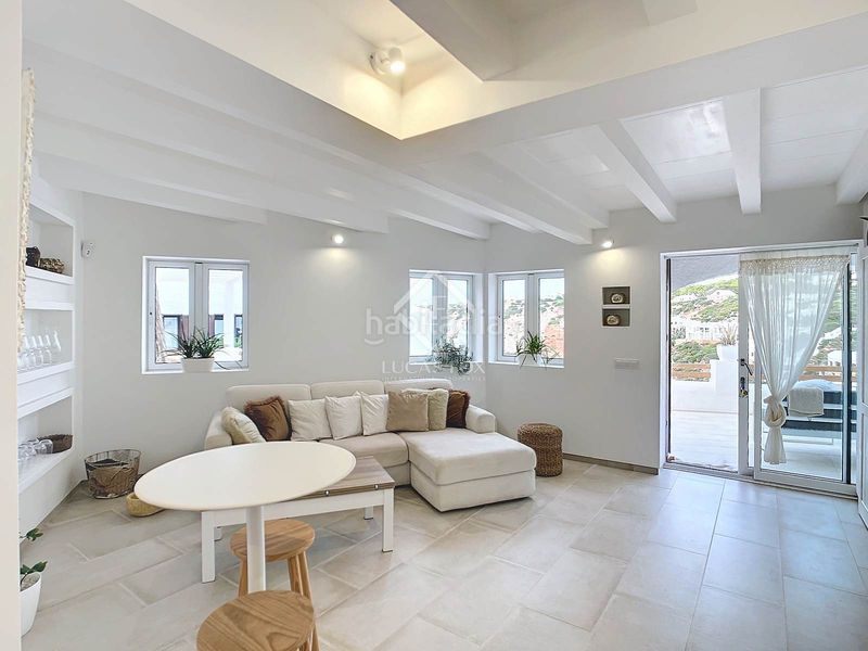 Foto d771a607-462e-49a7-8910-8635e263b0b3. Piso estupendo piso de 2 dormitorios, terraza, aparcamiento y licencia turística en venta en primera línea de mar en Cala Morell, ciuta en Ciutadella de Menorca