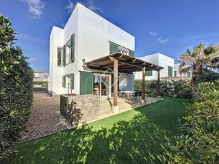 Xalet a Punta Grossa. Preciosa villa unifamiliar de 4 dormitorios con jardín, piscina