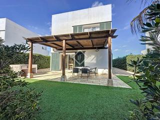 Xalet a Punta Grossa. Preciosa villa unifamiliar de 4 dormitorios con jardín, piscina