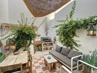 Chalet in Ciutadella. En venta casa en ciudadela menorca, con tres dormitorios, patio