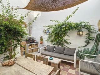 Chalet in Ciutadella. En venta casa en ciudadela menorca, con tres dormitorios, patio