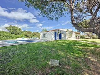 Xalet a Sant Climent-Es Canutells. En venta estupenda villa de tres dormitorios con licencia turíst