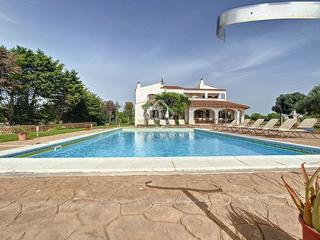 Bauernhof in Ciutadella. Fantástica casa rural de 6 dormitorios con piscina y licencia tu