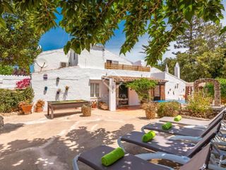 Chalet à Es Castell. En venta casa rural en es castell menorca, con cinco dormitorios