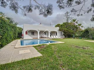 Xalet a Es Llombards. Villa en planta baja de 3 dormitorios con piscina, jardín y lice