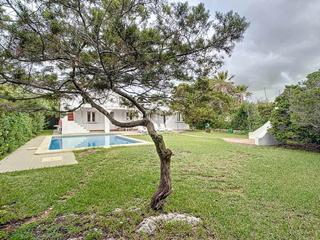 Xalet a Es Llombards. Villa en planta baja de 3 dormitorios con piscina, jardín y lice