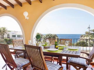 Lloguer Xalet a Cala en Blanes. Villa de 5 dormitorios con piscina, jardín, garaje y vistas al m