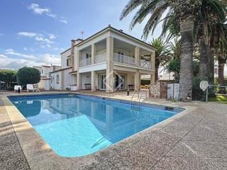 Chalet à Ciutadella. Estupenda villa de 4 dormitorios con piscina, jardín, garaje y p