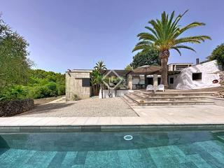 Mas à Alaior Poble. En venta increíble obra de arte menorquina  con piscina y licenc