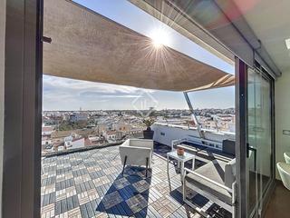 Attique à Centre Històric. Ático de 2 dormitorios con vistas al casco histórico  en venta e