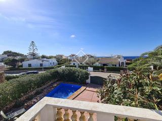 Chalet à Cala Blanca. Preciosa villa de 4 dormitorios recién reformada con piscina pri