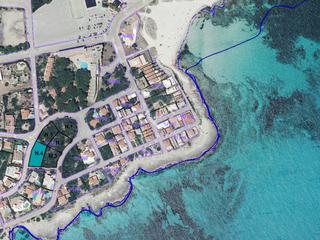 Finca rústica a Biniancolla-Punta Prima. Parcela edificable en segunda línea de mar en venta a pocos metr