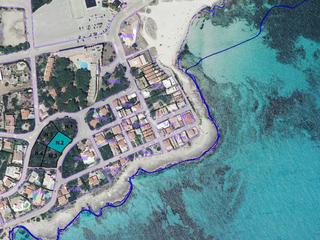 Finca rústica a Biniancolla-Punta Prima. Parcela edificable en segunda línea de mar en venta a pocos metr