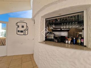 Chalet in Cala en Blanes. Coqueto barrestaurante en excelentes condiciones para 46 comensa