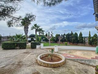 Mas à Ciutadella. Encantadora casa rústica de 4 dormitorios con una amplia zona aj