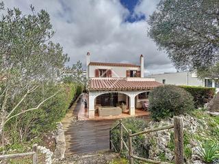 Chalet à Es Migjorn Gran Poble. Villa en excelentes condiciones de 4 dormitorios en venta en es