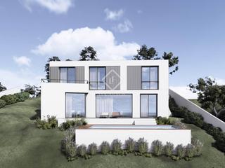 Chalet en Cala Llonga-Sa Mesquida. Villa de obra nueva con 4 dormitorios y piscina situada en cala