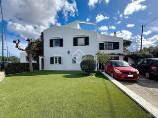 Xalet a Son Vilar-Trepucó. Casa de estilo menorquín con jardín privado, en venta en son vil