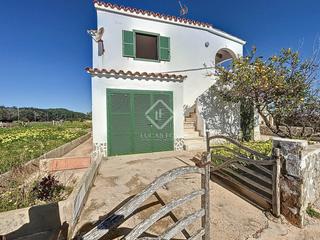 Xalet a Na Macaret. Casa de 6 dormitorios con vistas al mar en venta en mercadal, me