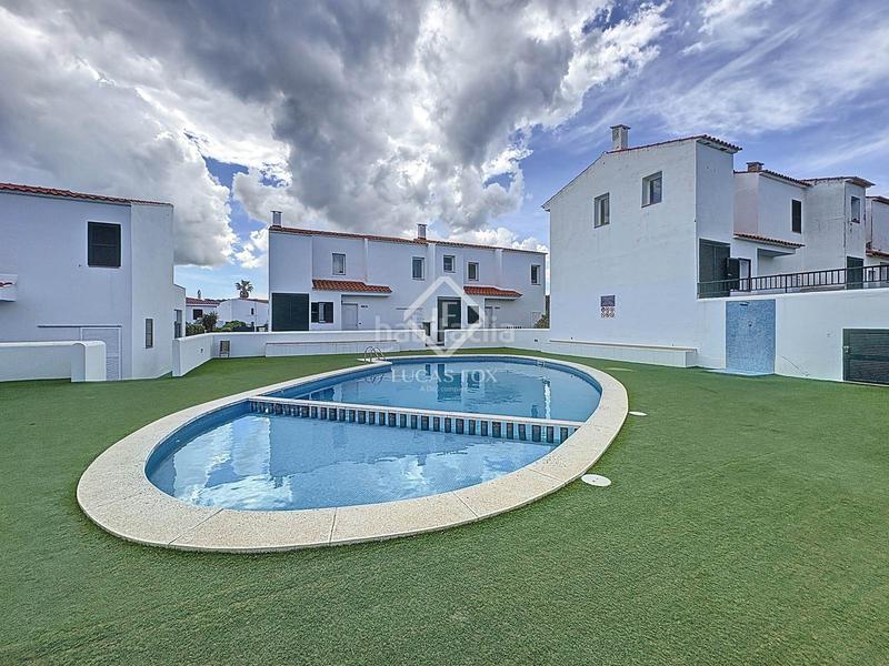 Foto 00ef77a6-3884-420b-9d25-7d750dbc49be. Chalet avec chauffage parking piscine dans Punta Grossa Es Mercadal