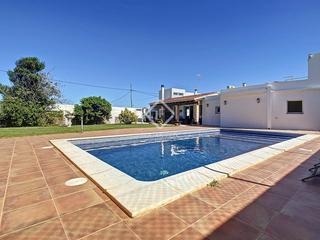 Masa en Ciutadella. Casa rural de 5 dormitorios con jardn, piscina y garaje en vent